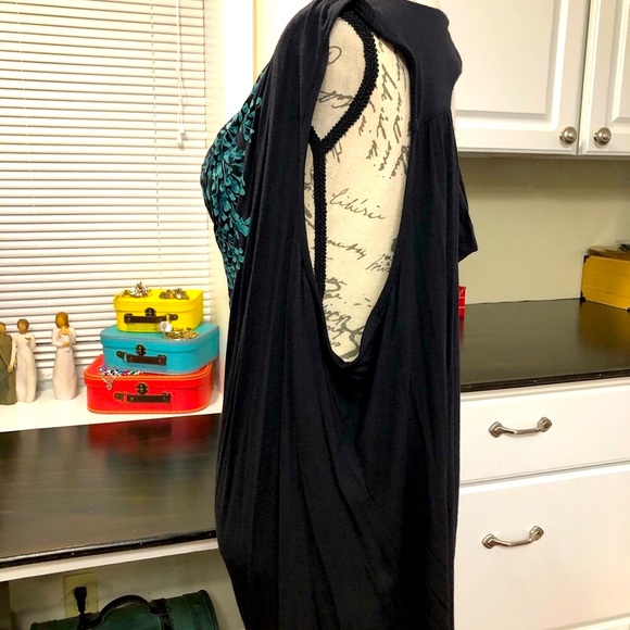 Cato size 22/24W black blouse blue design on front & cut out on back - Picture 3 of 7